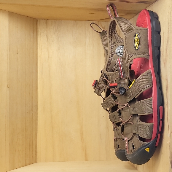 KEEN Clearwater CNX 1014452 Dark Earth/Racing Red Sandals - Picture 6 of 10